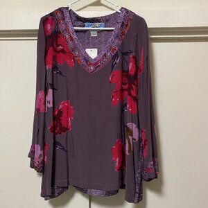 NWT - Tienda Ho long sleeve wine tunic w/large flowers & bling, Free Size